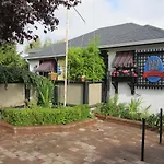 Heathergate Cottage And Suites